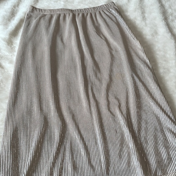 Women’s Dynamite skirt - Picture 2 of 5